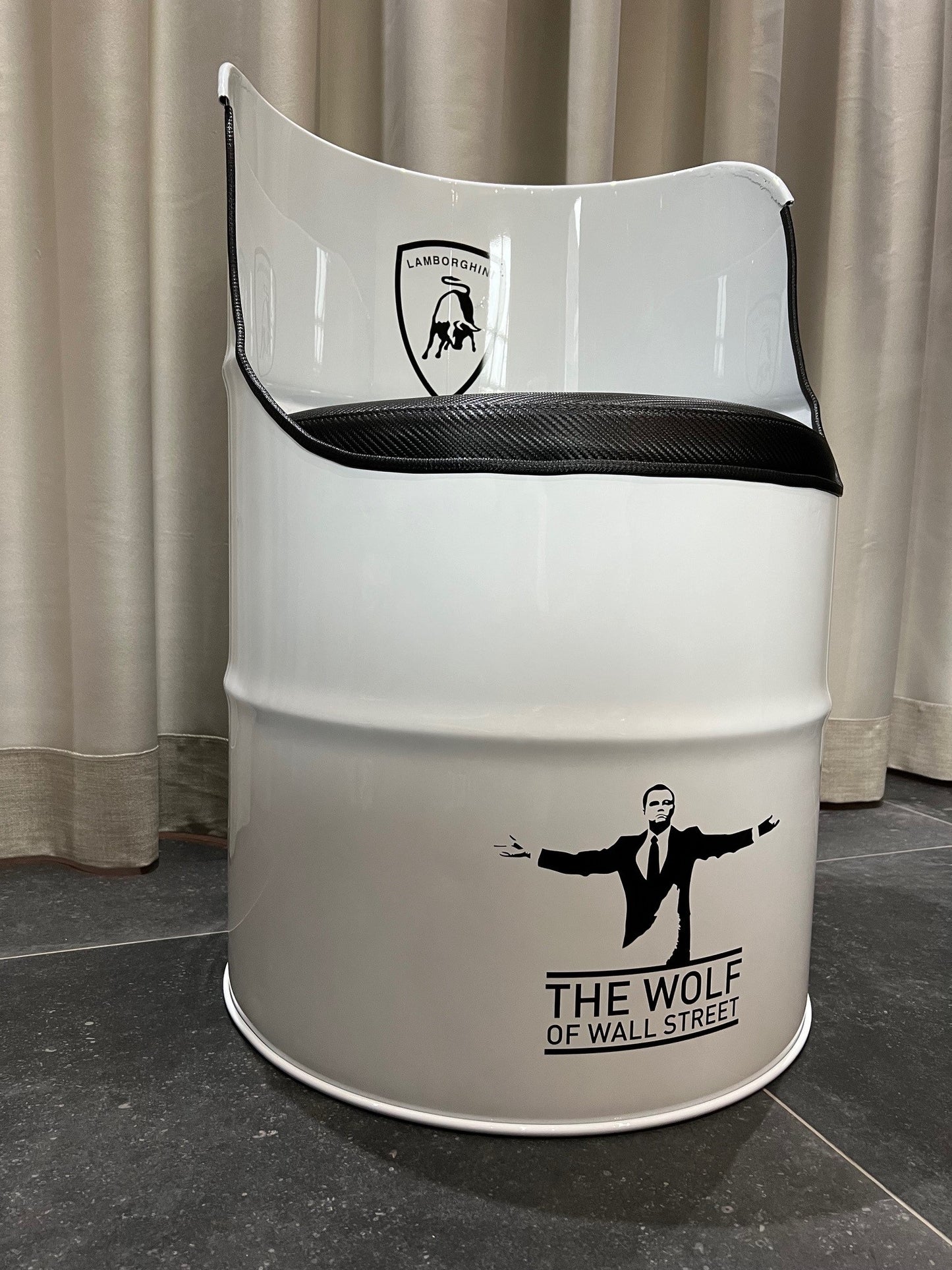 Barrel-chair Wolf of Wallstreet edition