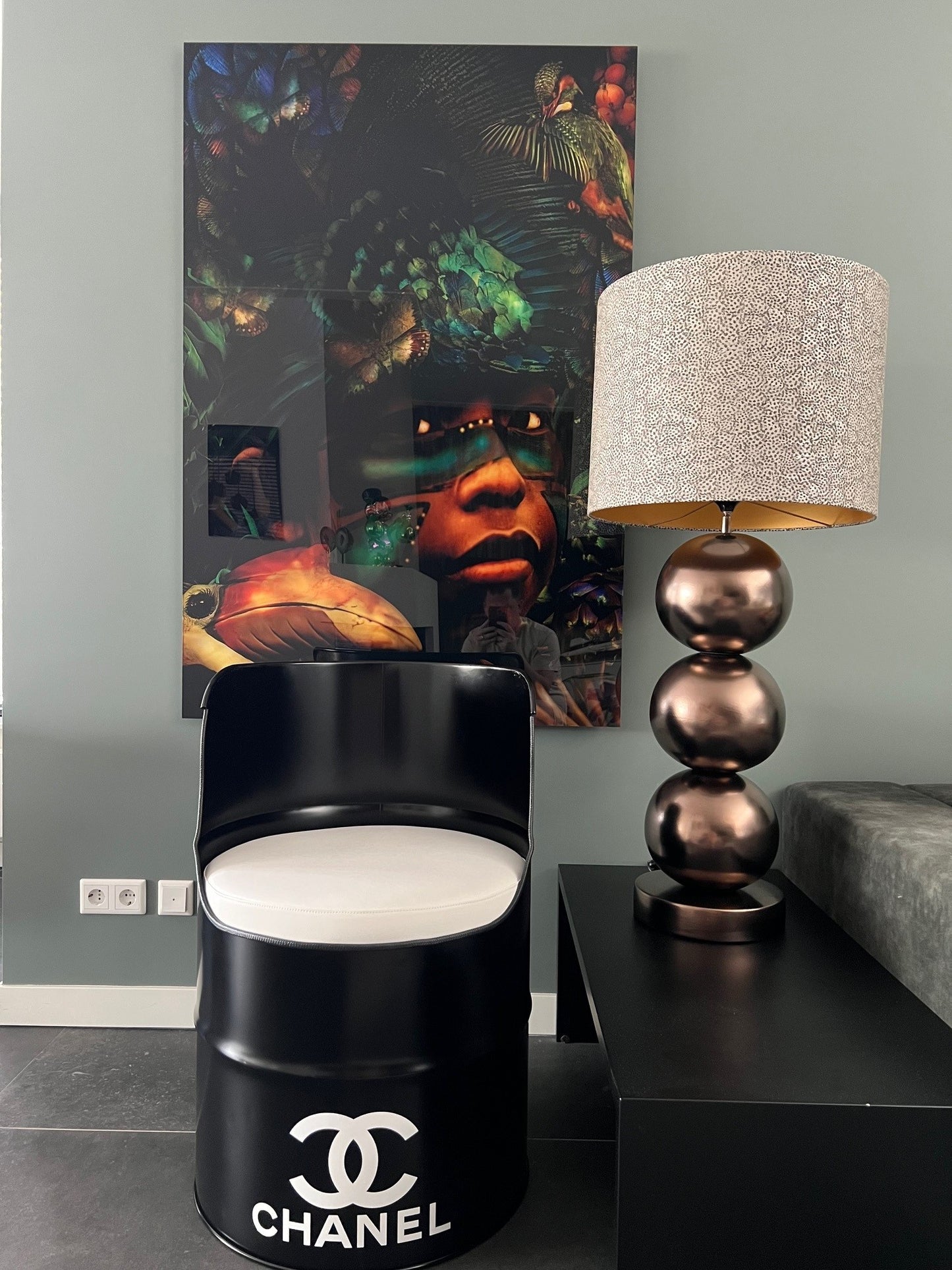 Barrel-chair Chanel-style