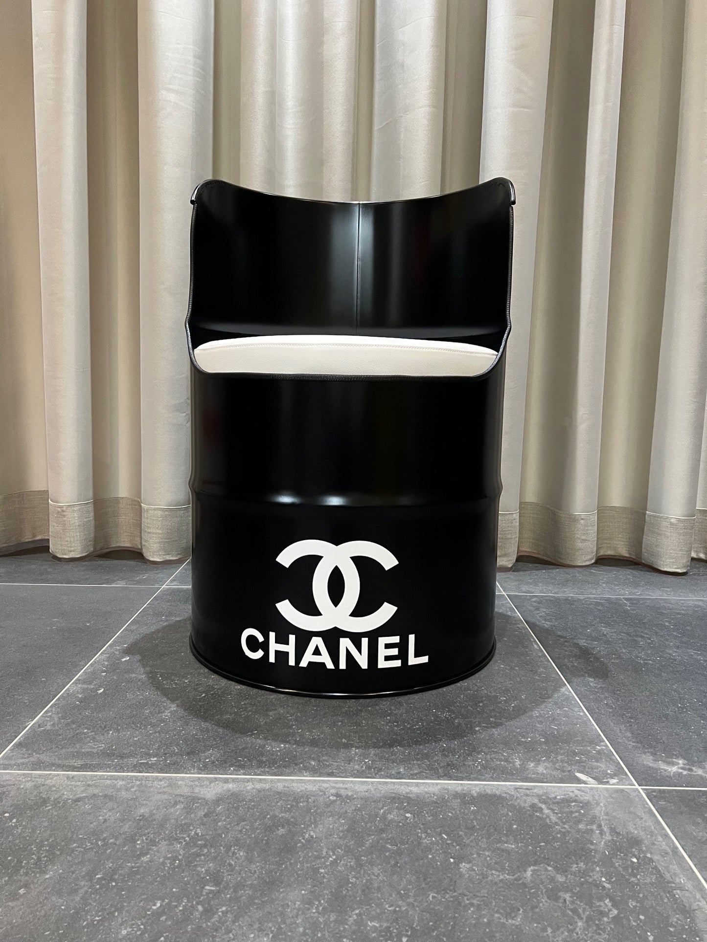 Barrel-chair Chanel-style
