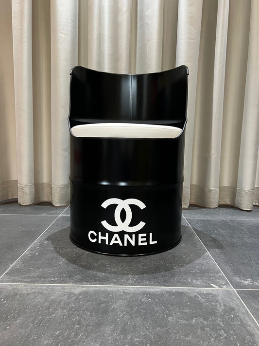Barrel-chair Chanel-style