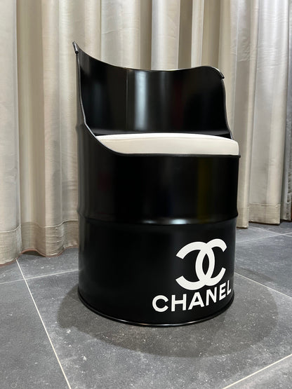 Barrel-chair Chanel-style