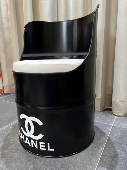 Barrel-chair Chanel-style
